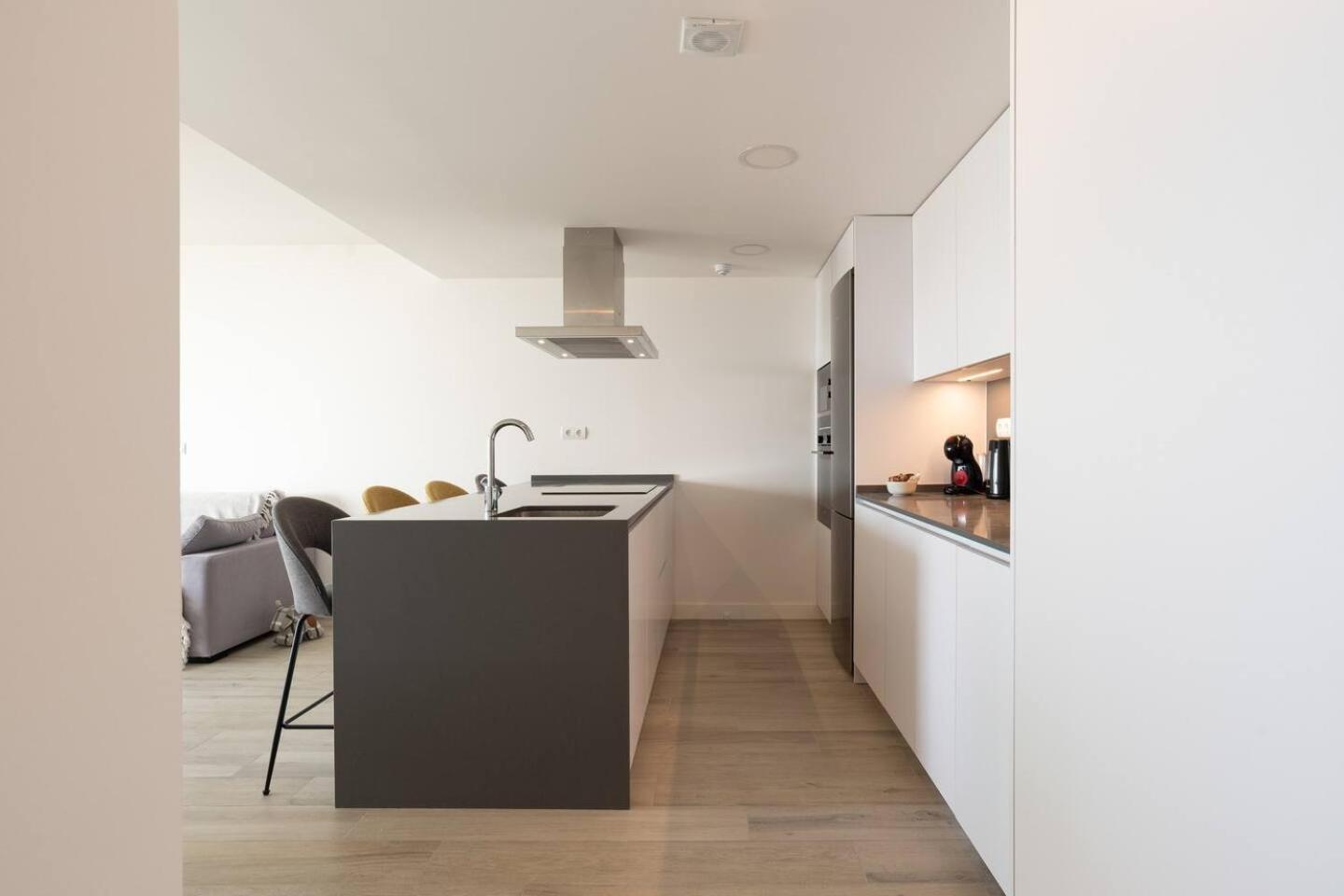 Mediterranean Apartment With Sea Views In מיחאס מראה חיצוני תמונה