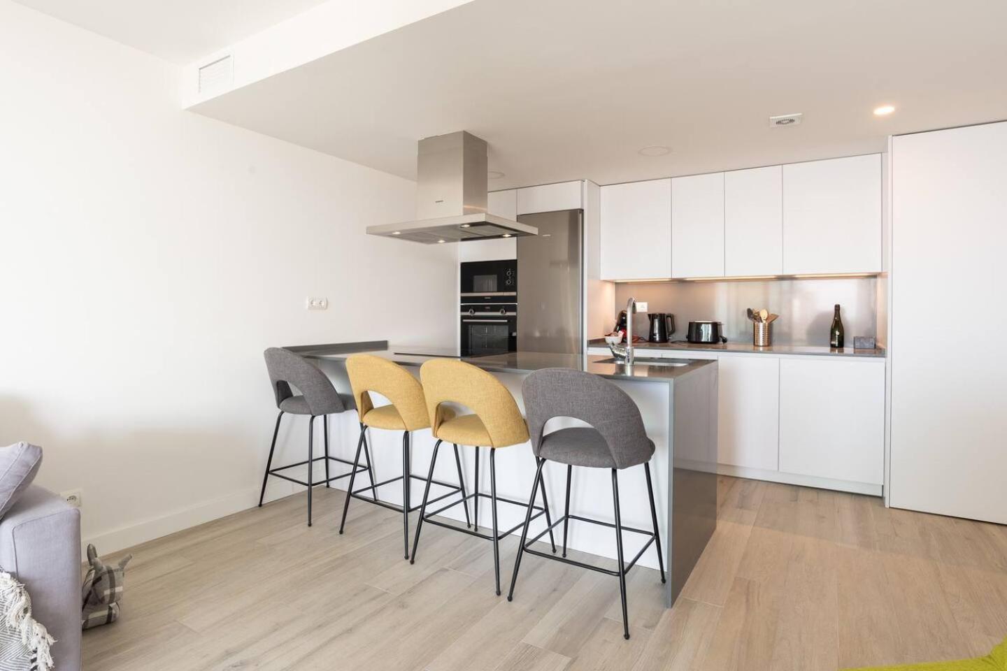 Mediterranean Apartment With Sea Views In מיחאס מראה חיצוני תמונה