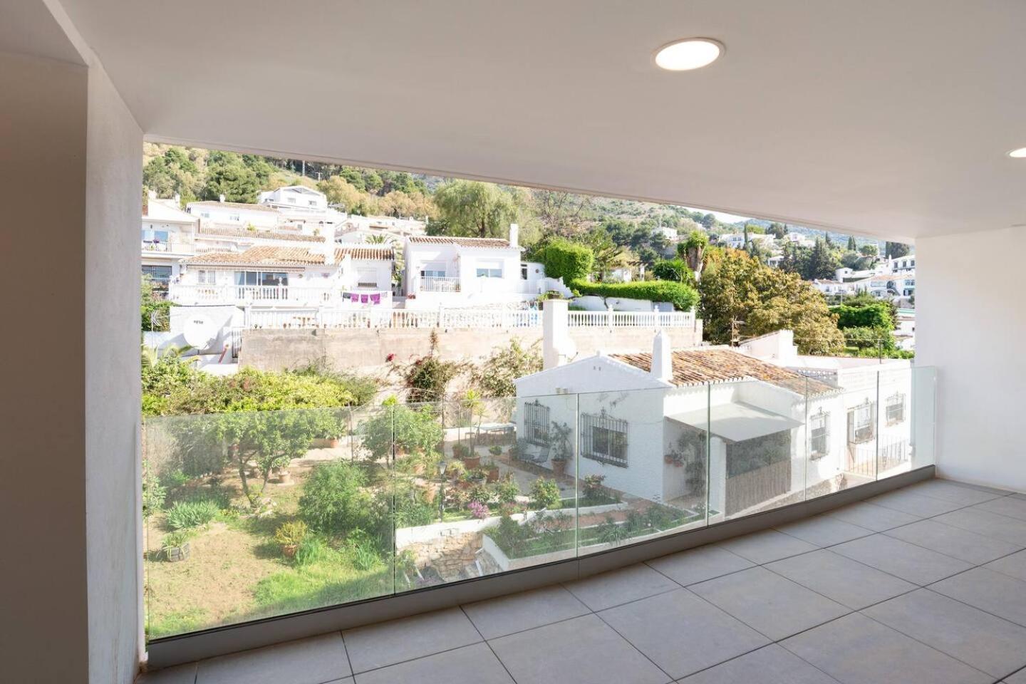 Mediterranean Apartment With Sea Views In מיחאס מראה חיצוני תמונה