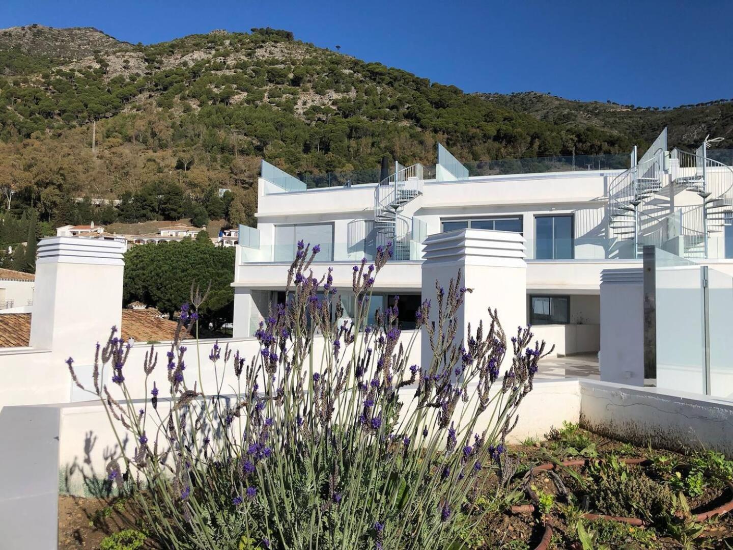 Mediterranean Apartment With Sea Views In מיחאס מראה חיצוני תמונה