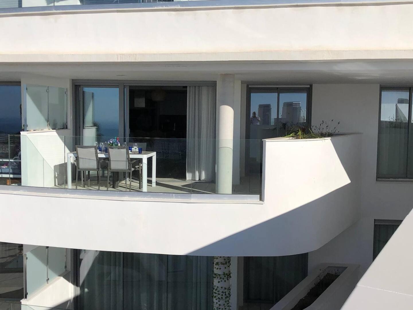 Mediterranean Apartment With Sea Views In מיחאס מראה חיצוני תמונה