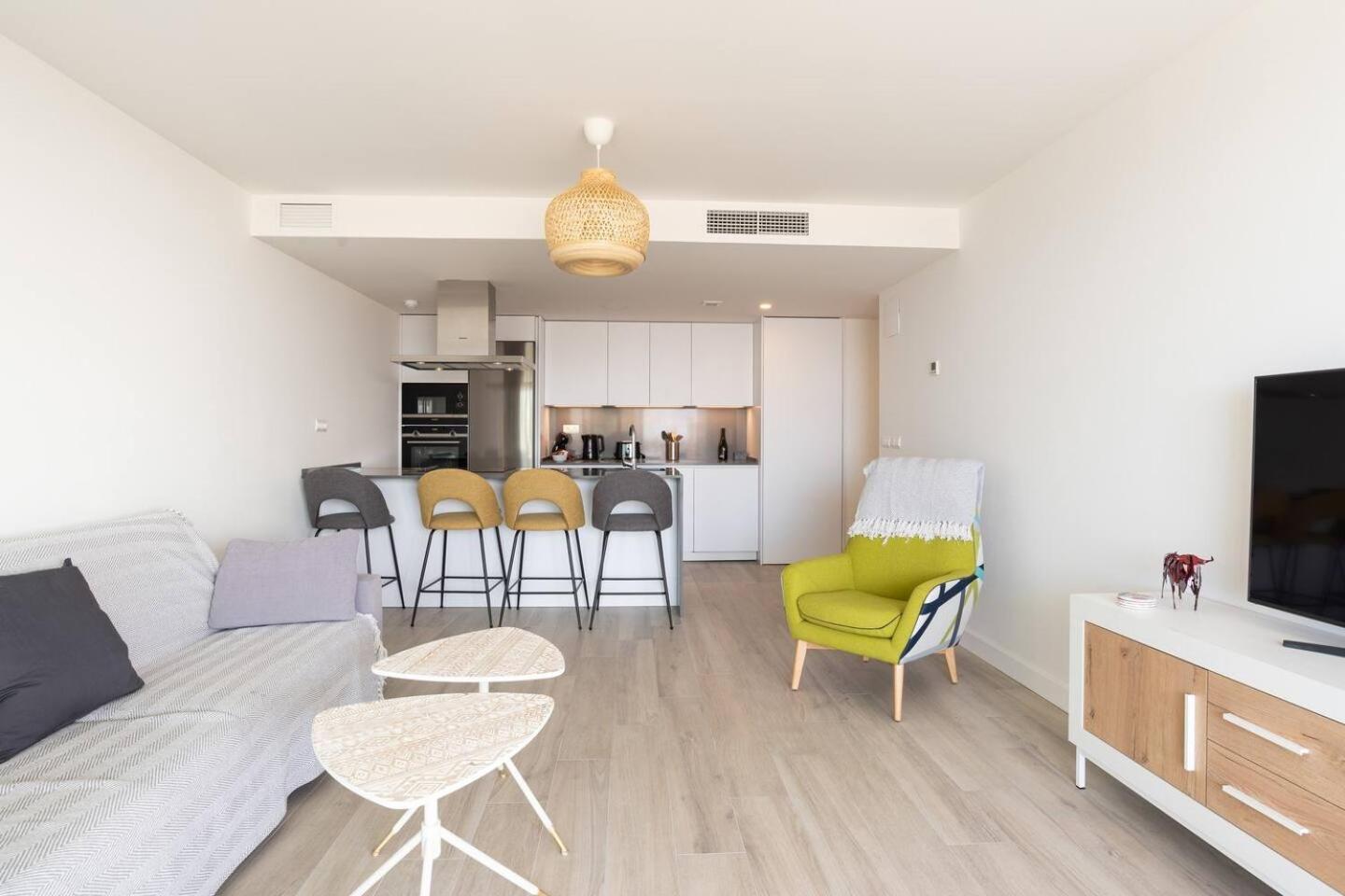 Mediterranean Apartment With Sea Views In מיחאס מראה חיצוני תמונה